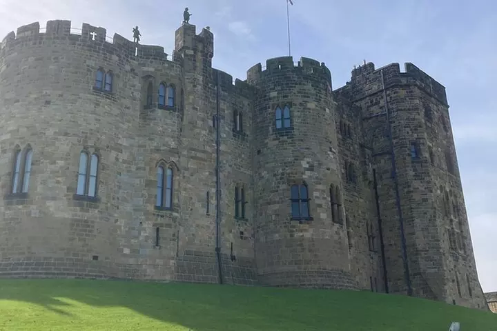 Edinburgh: Holy Island, Alnwick Castle & Kingdom of Northumbria