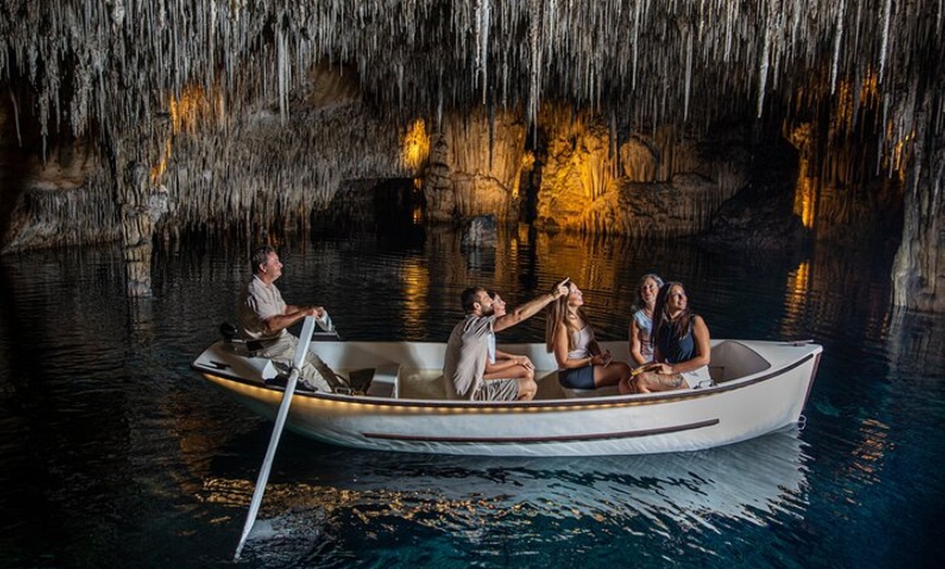 Image 17: Medio Día a las Cuevas del Drach con Paseo en Barco y Concierto.