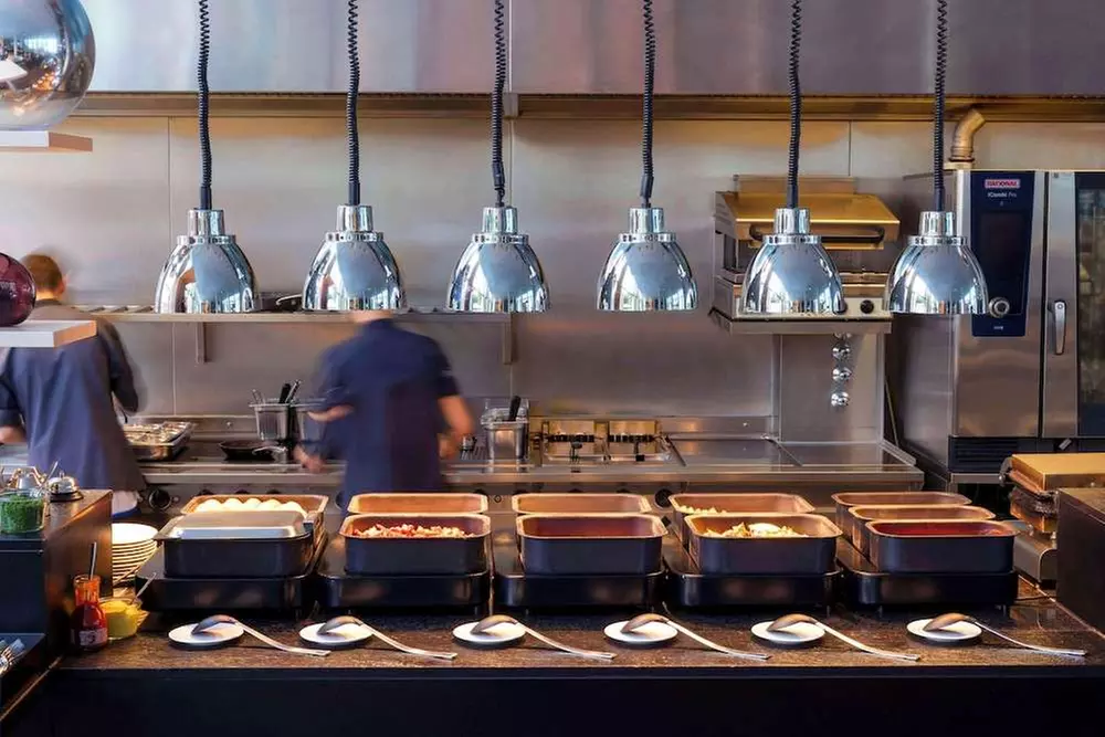 ✈ DEUTSCHLAND | Hamburg - Scandic Hamburg Emporio 4*, 2 Nächte