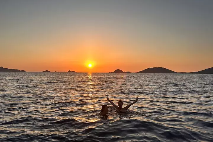 Croisière bateau au Coucher du Soleil avec Apéritif aux îles sangui...