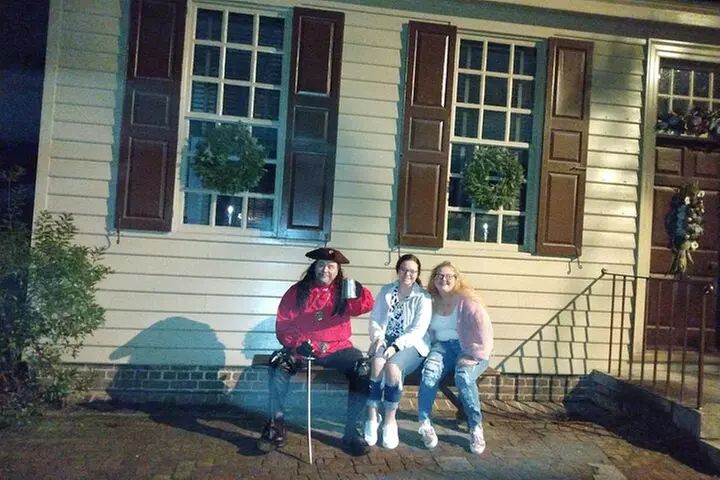 Williamsburg Ghosts, Witches and Pirates Tour
