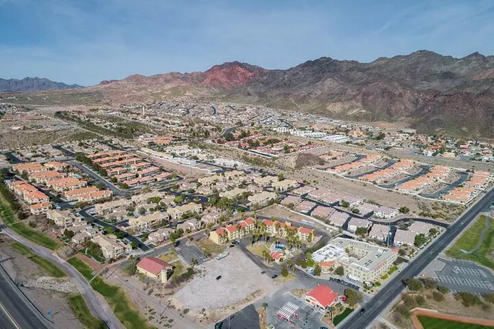 10+ Self-Guided Driving Tours from Las Vegas