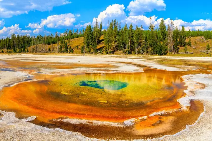 Yellowstone National Park Self-Guided Driving Audio Tour