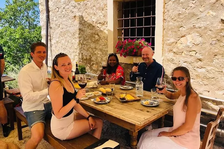 Discover DOP Olio di Oliva Esperienza di Degustazione di Olio - Primary Image