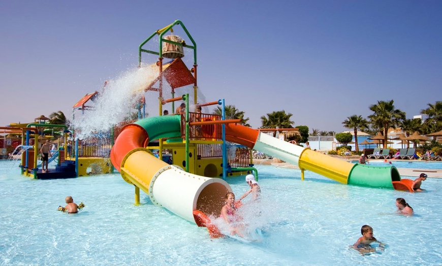 Image 2: ✈ EGITTO | Hurghada - Titanic Beach Resort & Aqua Park 5* - All inc...