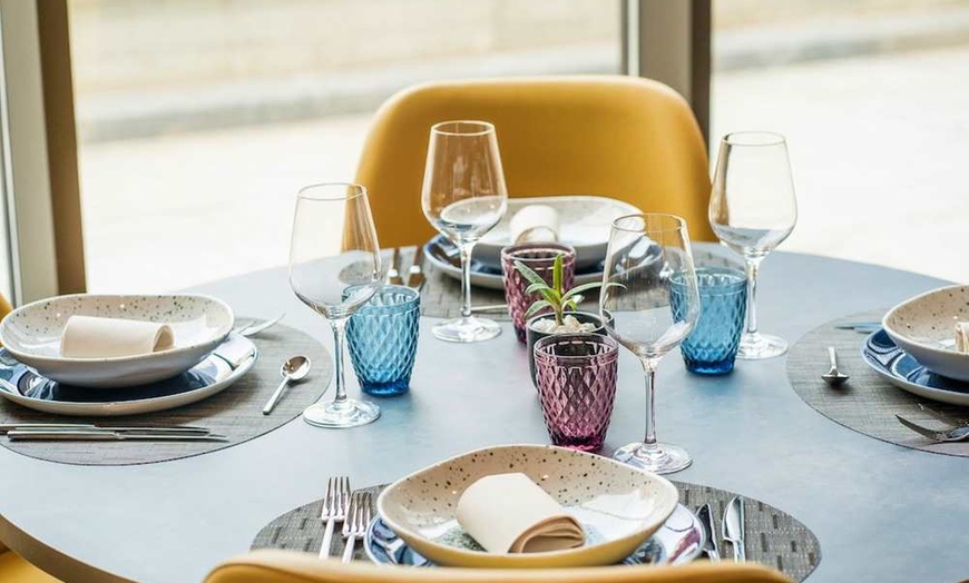 Image 36: ✈ SPANIEN | Barcelona - Leonardo Royal Hotel Barcelona Fira 4*, 2 N...