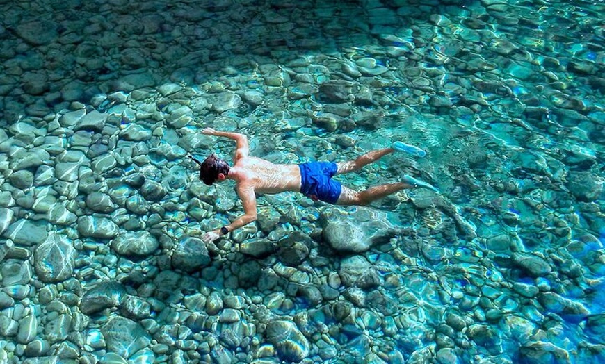 Image 18: Cuevas inexploradas y paraíso para practicar snorkel: tour en kayak...