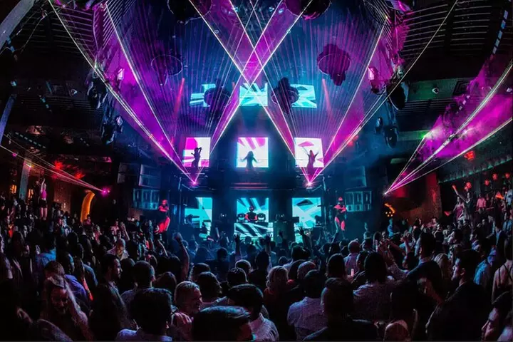 Bar Crawl Miami: 4 Venues 1 Night Including Drinks specials