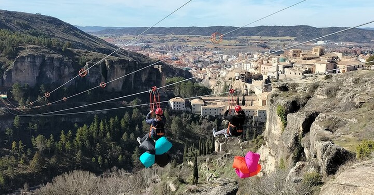 Actividad de tirolina con vistas de Cuenca