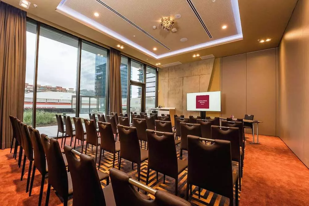 ✈ SPANIEN | Barcelona - Leonardo Royal Hotel Barcelona Fira 4*, 2 N...