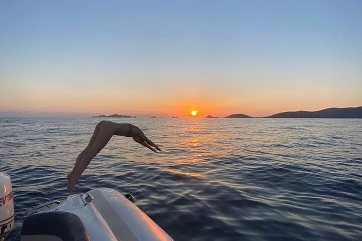 Croisière bateau au Coucher du Soleil avec Apéritif aux îles sangui...