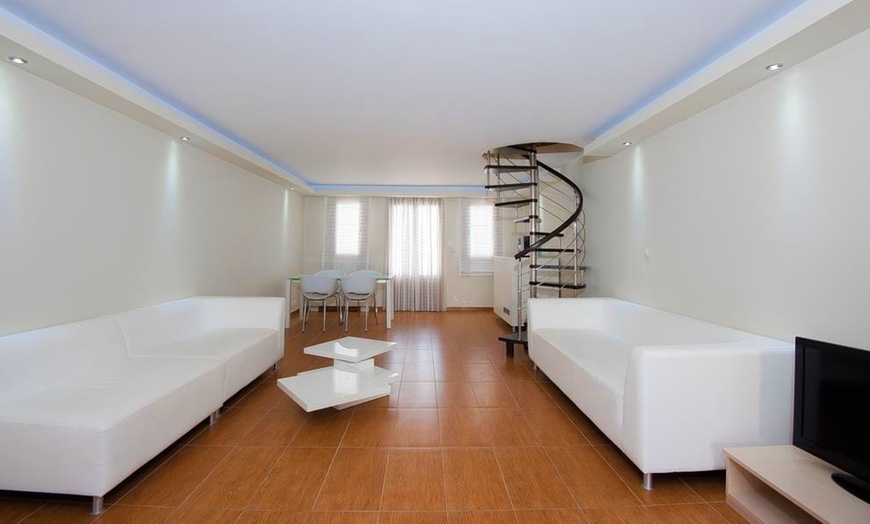 Image 9: ✈ SANTORIN | Firostefani - Splendour Resort 5* - Piscines
