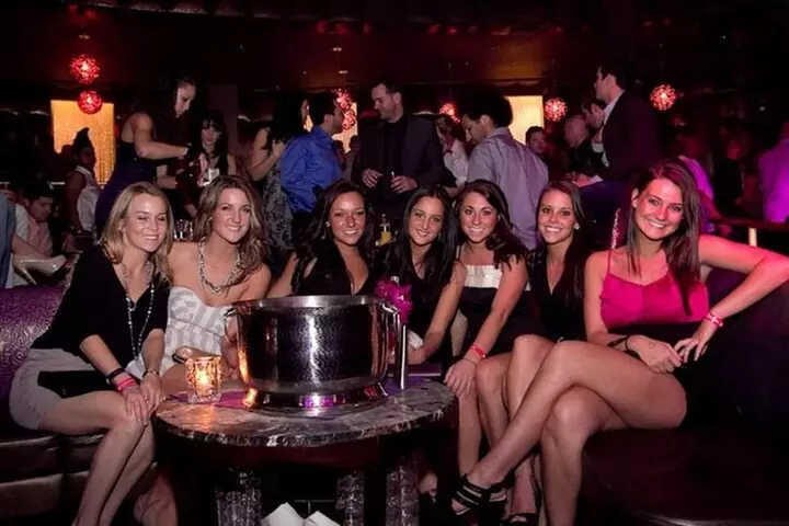 Las Vegas Bar Crawl by Party Bus with Free Drinks