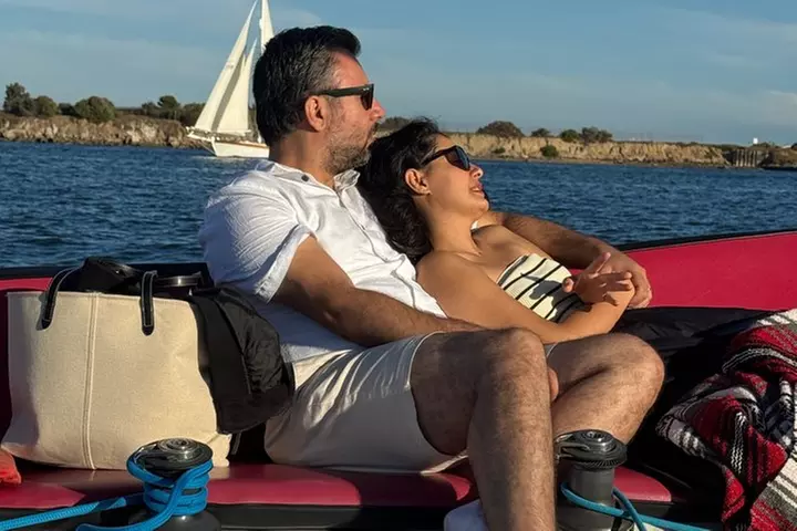 2.5-Hour Small-Group Catamaran Sailing Adventure with Drinks