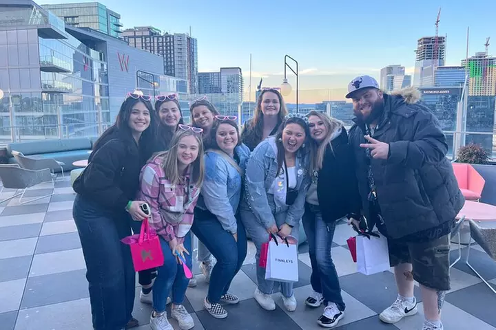 Nashville Shopping Tour with Wine, Cocktails and Snacks