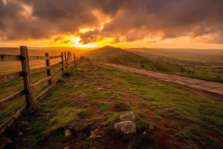 Peak District Tour App, Hidden Gems Game and Big Britain Quiz (7 Da...