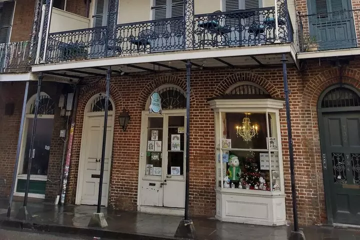 Spooky Spirits Haunted Pub Crawl - Ghost Tour in New Orleans