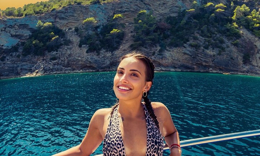 Image 19: Ibiza Sunset Edition Boat Party 3 horas de copas, DJ y puesta de sol