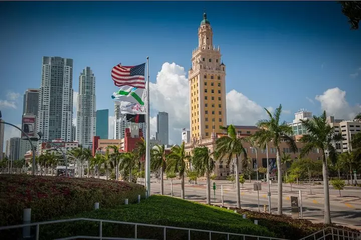Miami City Tour and Biscayne Bay Cruise with Hotel Transportation