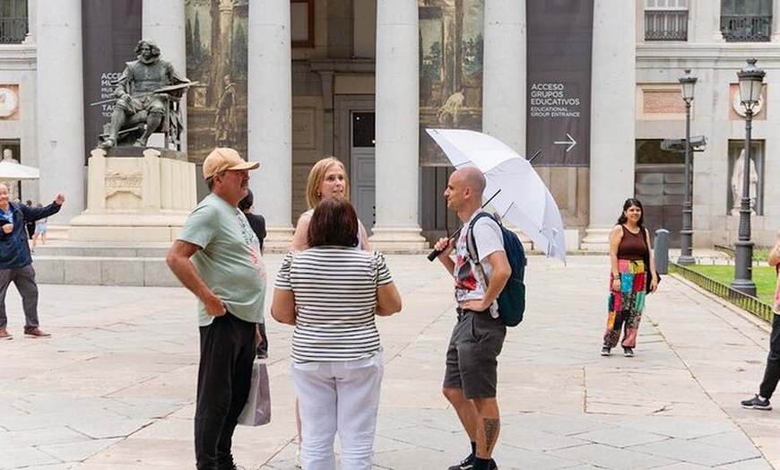 Image 5: Tour a pie por Madrid : Puerta del Sol, Plaza Mayor & Palacio Real.