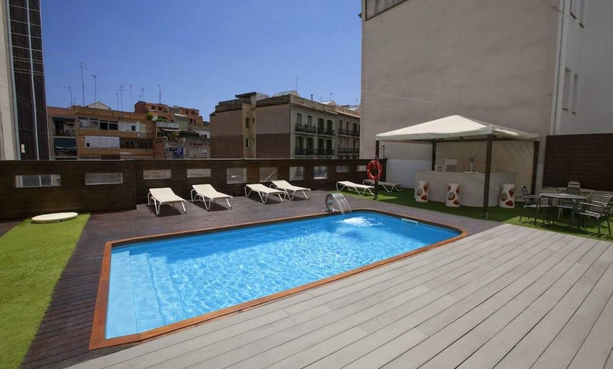 Image 2: ✈ SPAGNA | Barcellona - Hotel Concordia Barcelona 4* - Piscina sul ...