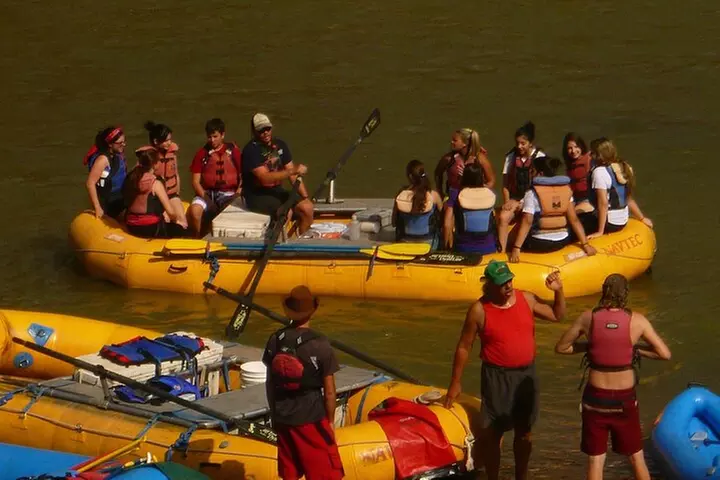 Moab Combo: Colorado River Rafting and Canyonlands 4X4 Tour