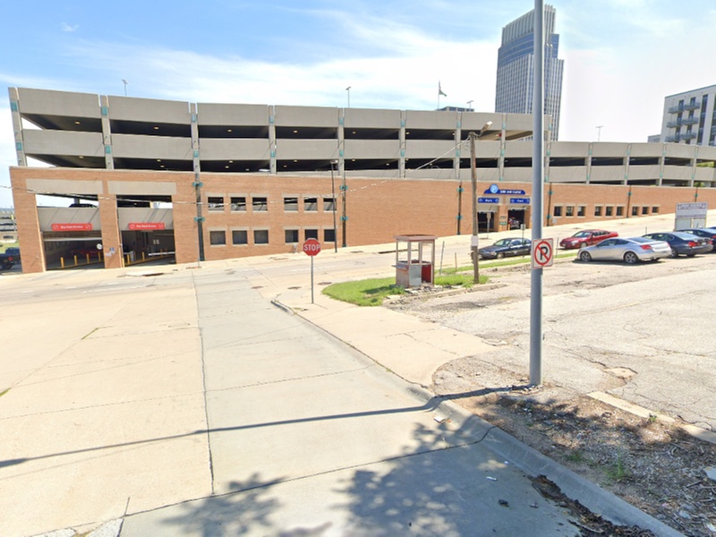 Parking at 1909 Davenport St. Lot
