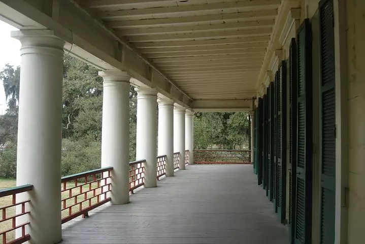 Airboat Swamp and Destrehan Plantation Tour from New Orleans