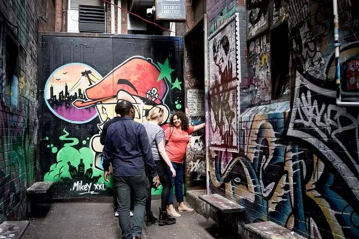 Melbourne History Walk with Bar Stops & Local Stories