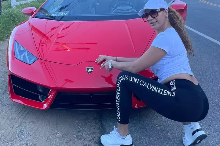 20-Minute Driving Tour: Hollywood to Sunset Blvd in a Lamborghini