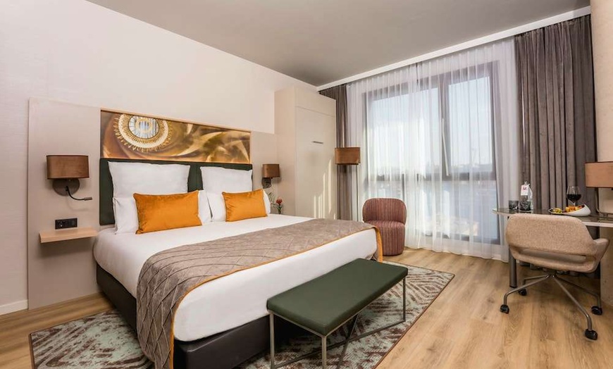 Image 11: ✈ SPANIEN | Barcelona - Leonardo Royal Hotel Barcelona Fira 4*, 2 N...