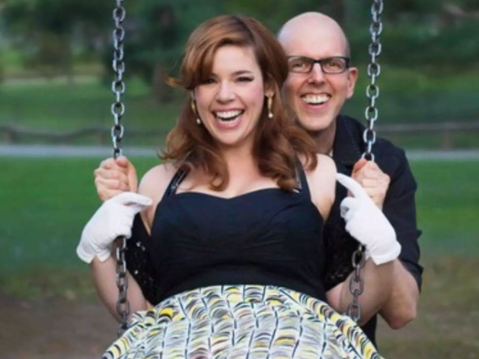 Alysha Umphress swings Jeff Blumenkrantz - Monday, Oct 30, 2023 / 8:30pm - Primary Image