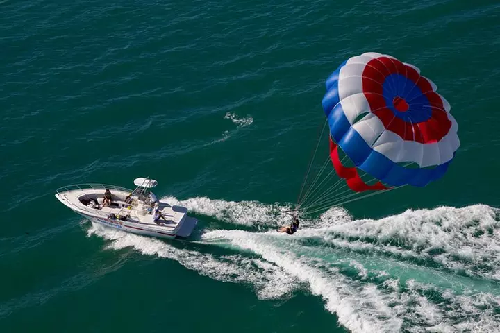 Parasailing in Key West at Smathers Beach