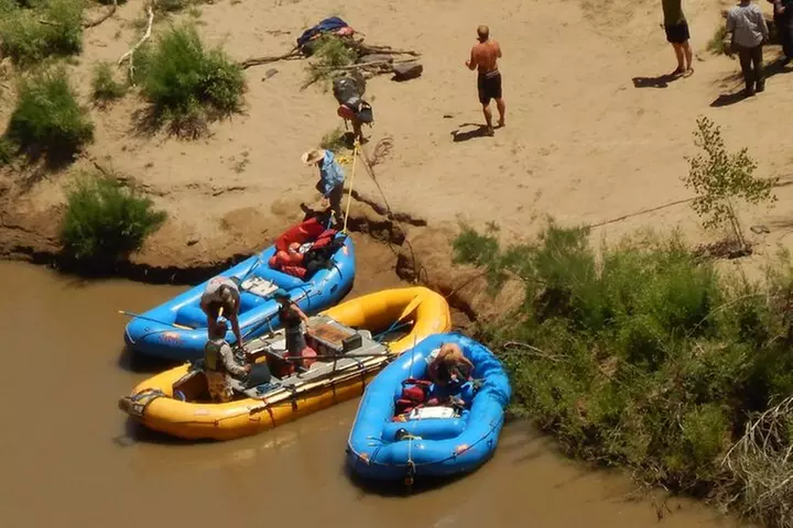 Moab Combo: Colorado River Rafting and Canyonlands 4X4 Tour