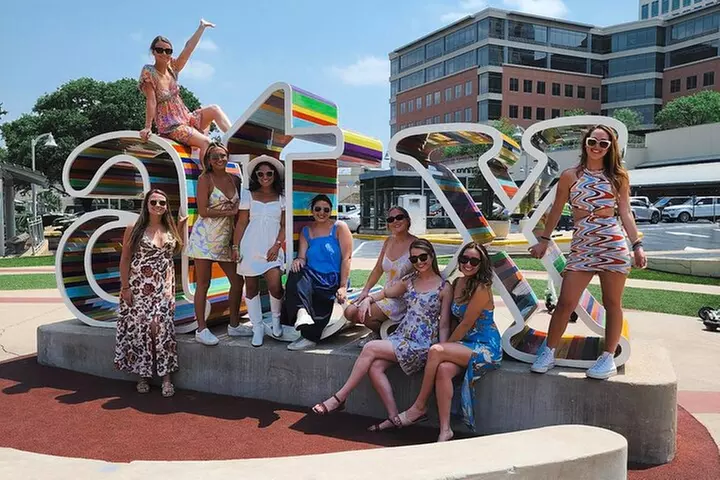 Austin Murals & Mimosas Roofless Party Bus Tour