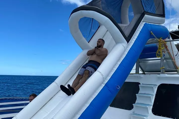 Oahu 5-in-1 Deluxe Cruise: Turtle Snorkeling & Ocean Activities