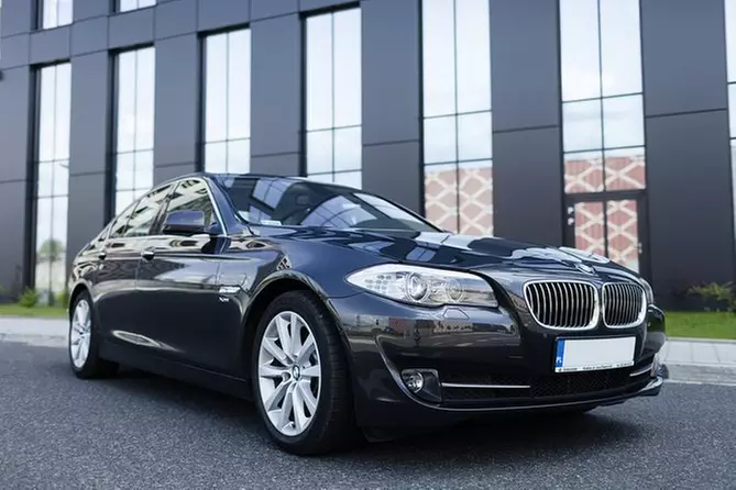 Private Arrival Transfer from Newark Airport to Manhattan, Brooklyn or Queens - Primary Image