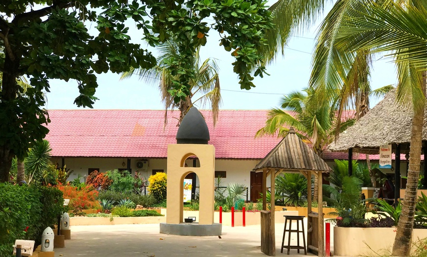 Image 8: ✈ ZANZIBAR | Nungwi - Amaan Beach Bungalow 3* - Nad morzem