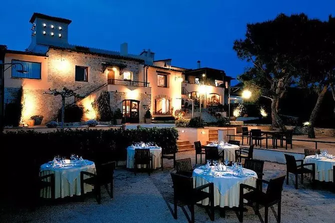 40 minutes de vol de Perpignan jusqu'à un restaurant espagnol typique - Primary Image