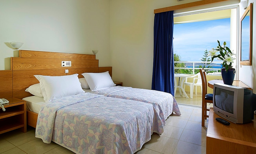 Image 2: ✈ CRÈTE | Agia Marina - Eleftheria Hotel 3* - Bord de mer