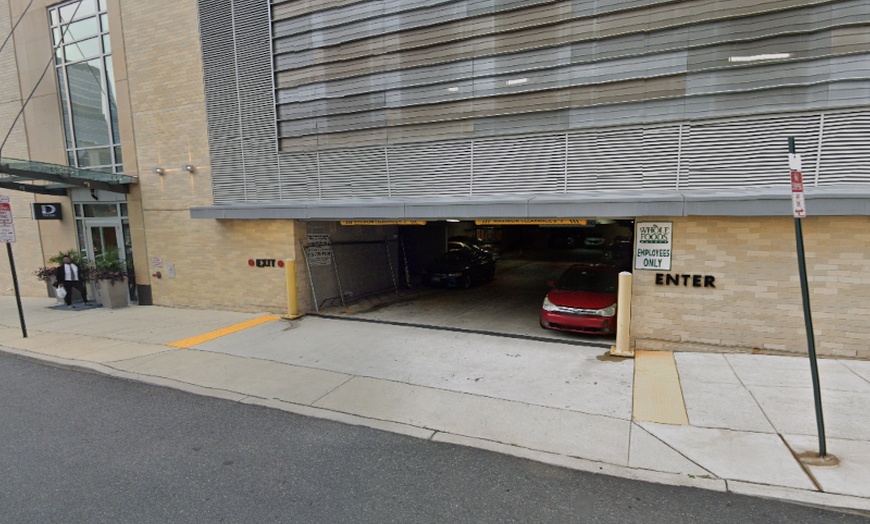 Image 2: Parking at Dalian on the Park Garage