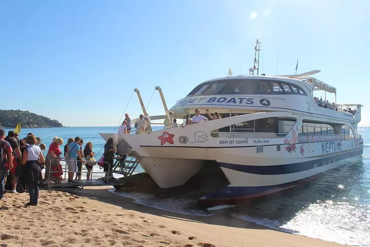 Tour turístico de un día por la Costa Brava con paseo en barco desd...