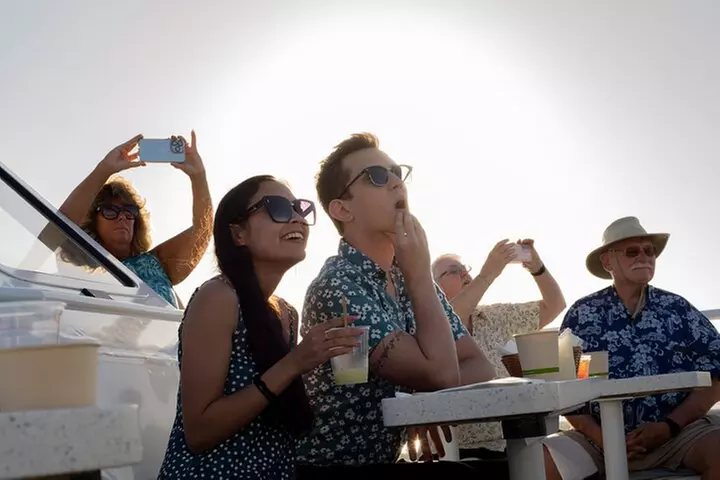 From Ma'alaea Harbor: Sunset Dinner Cruise Aboard the Quicksilver
