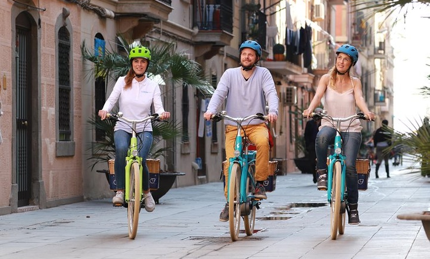 Image 2: Recorrido de 3 horas en bicicleta eléctrica de Barcelona, la montañ...