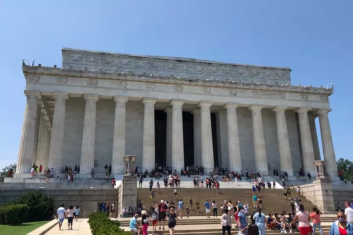 Small Group Monuments Tour with Changing of the Guard