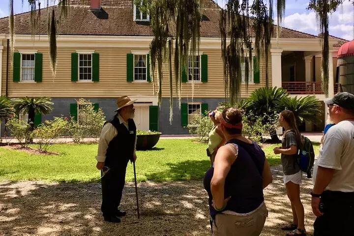 Airboat Swamp and Destrehan Plantation Tour from New Orleans