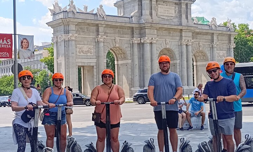 Image 3: Lugares destacados de Madrid: Recorrido guiado en segway con duraci...