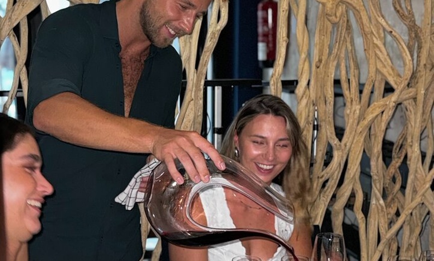 Image 2: Experiencia de cata de vinos con un sumiller profesional en el cent...