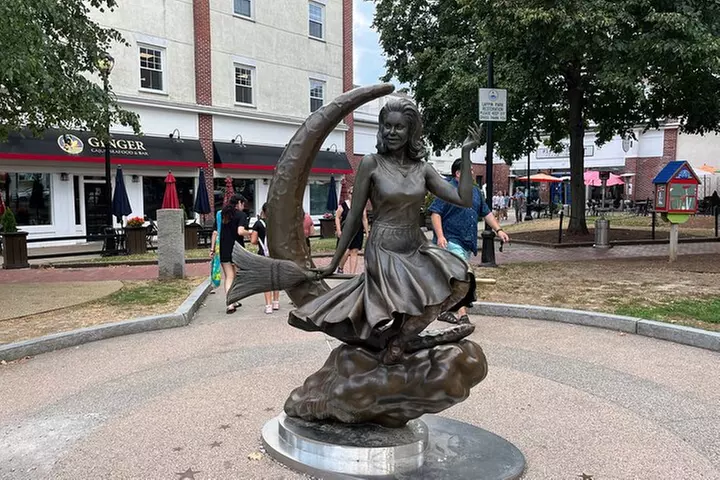 Salem Witch Trials Tour from Boston by optional Ferry or Train