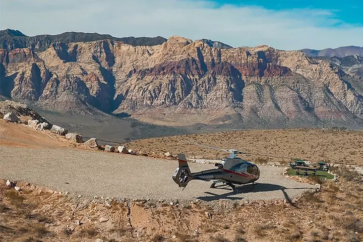 Red Rock Canyon Helicopter Tour with Landing and Champagne Toast